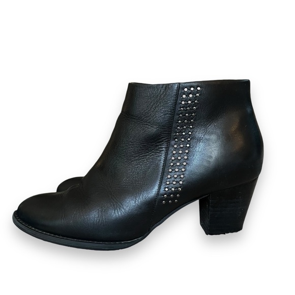 Vionic Georgia Black Smooth Leather Silver Studded Ankle Bootie Boot Shoe 9 - Picture 2 of 11